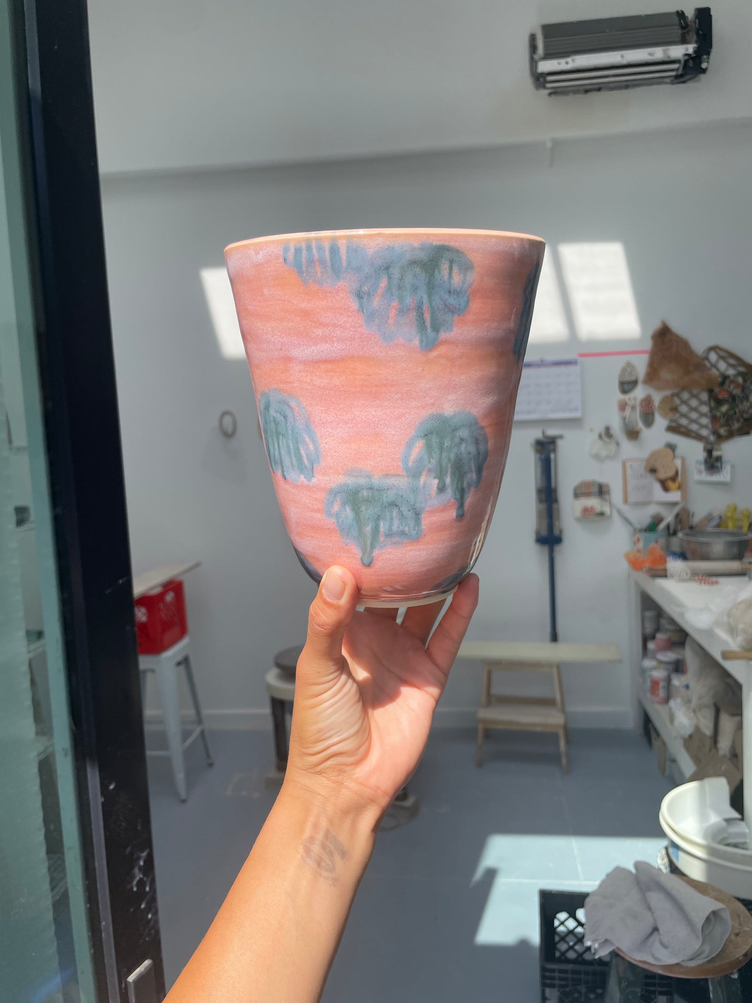 Dreamy Cloudy Droopy Flower vase 1
